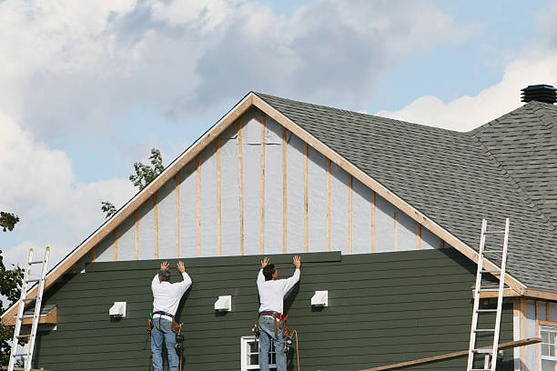 Professional Siding Contractor technician working in Yorkville, IL